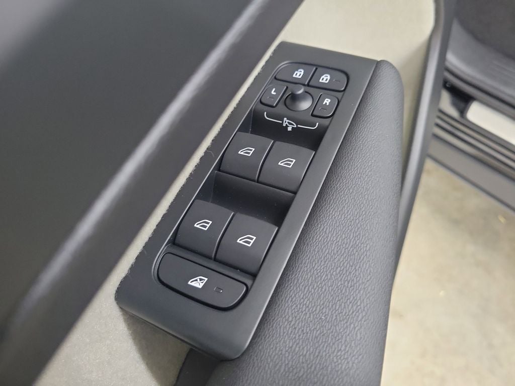 2026 Volvo XC40 B4 Plus