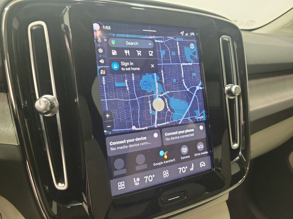 2026 Volvo XC40 B4 Plus