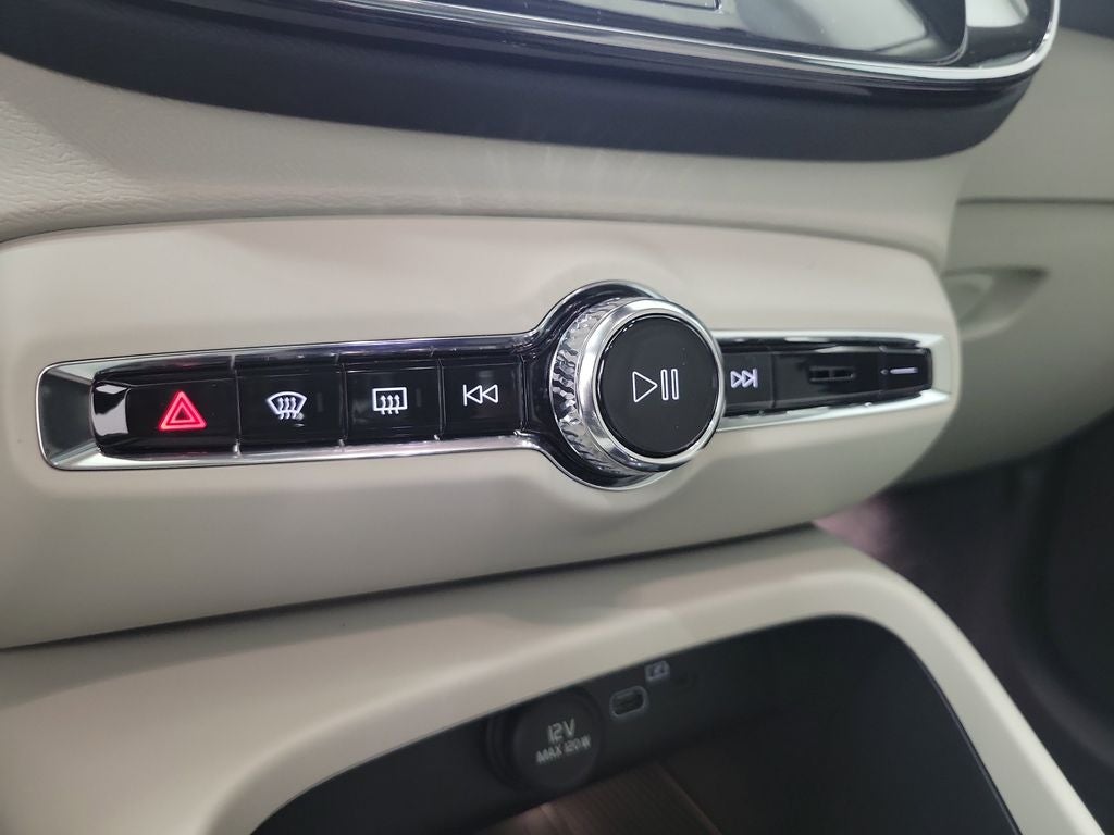 2026 Volvo XC40 B4 Plus