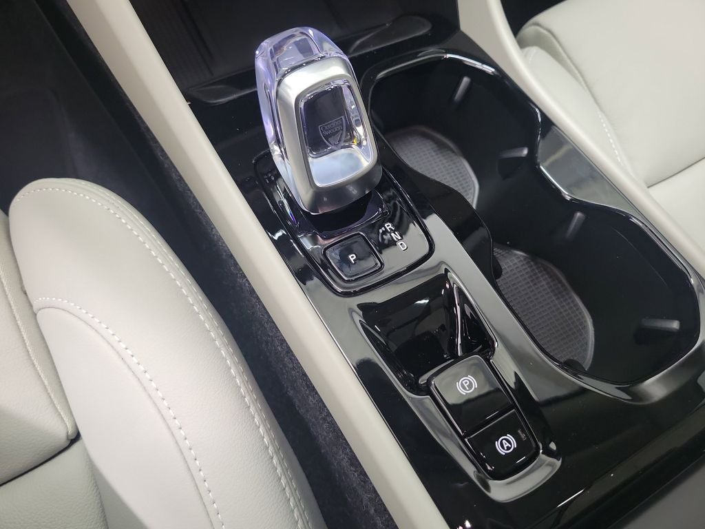 2026 Volvo XC40 B4 Plus