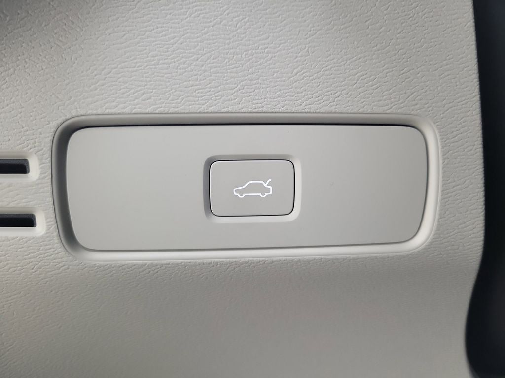 2026 Volvo XC40 B4 Plus