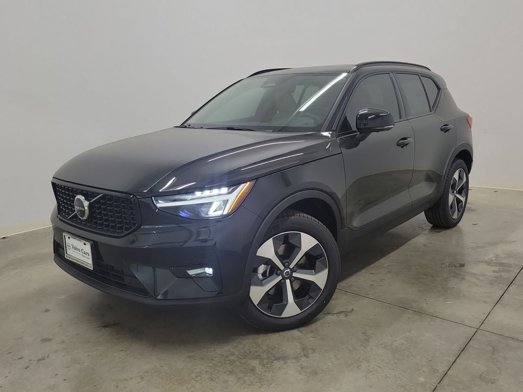 2026 Volvo XC40 B4 Plus