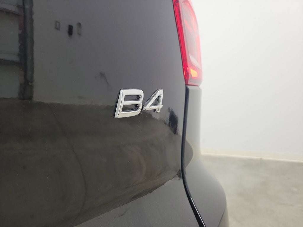 2026 Volvo XC40 B4 Plus