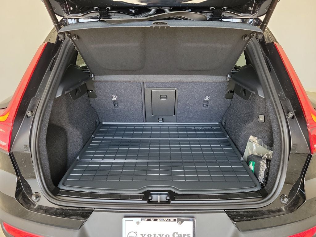 2026 Volvo XC40 B4 Plus
