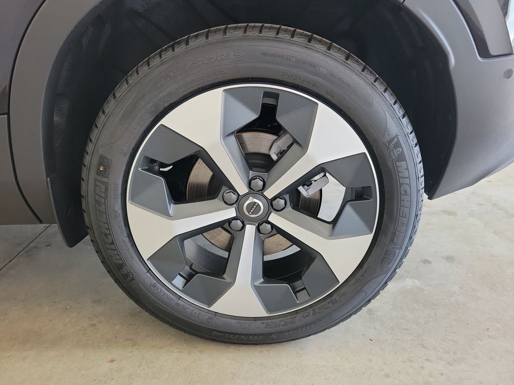 2026 Volvo XC40 B4 Plus