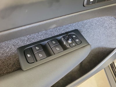 2026 Volvo XC40 B4 Plus