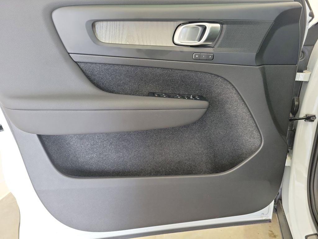 2026 Volvo XC40 B4 Core