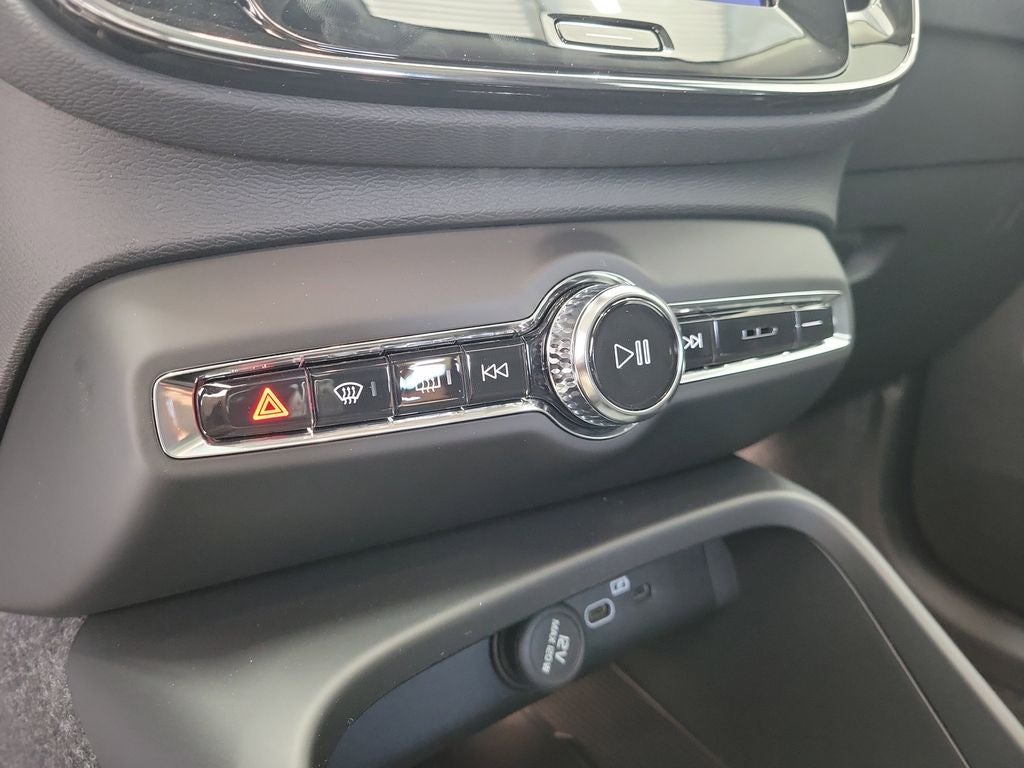 2026 Volvo XC40 B4 Core