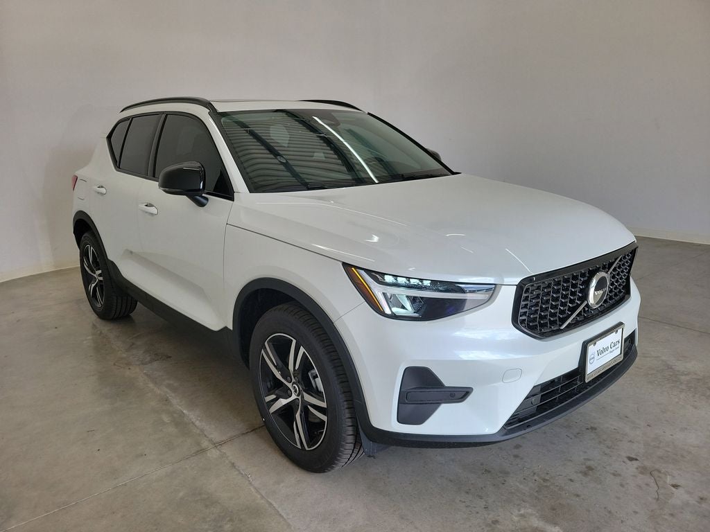 2026 Volvo XC40 B4 Core
