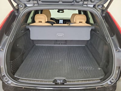 2023 Volvo XC60 B5 Ultimate Bright Theme