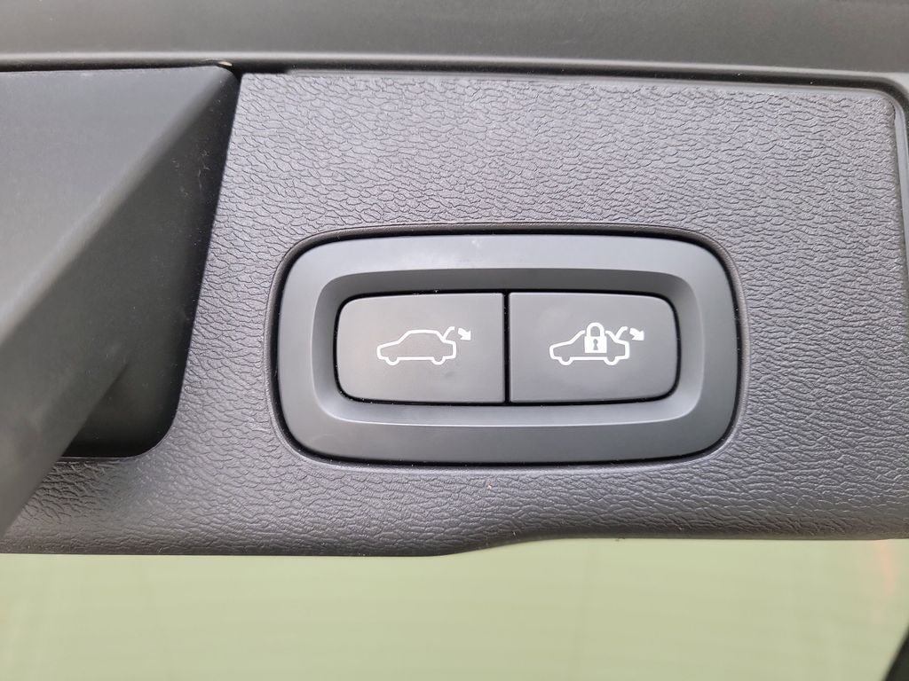 2023 Volvo XC60 B5 Ultimate Bright Theme