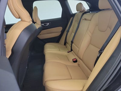 2023 Volvo XC60 B5 Ultimate Bright Theme