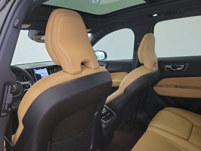 2023 Volvo XC60 B5 Ultimate Bright Theme