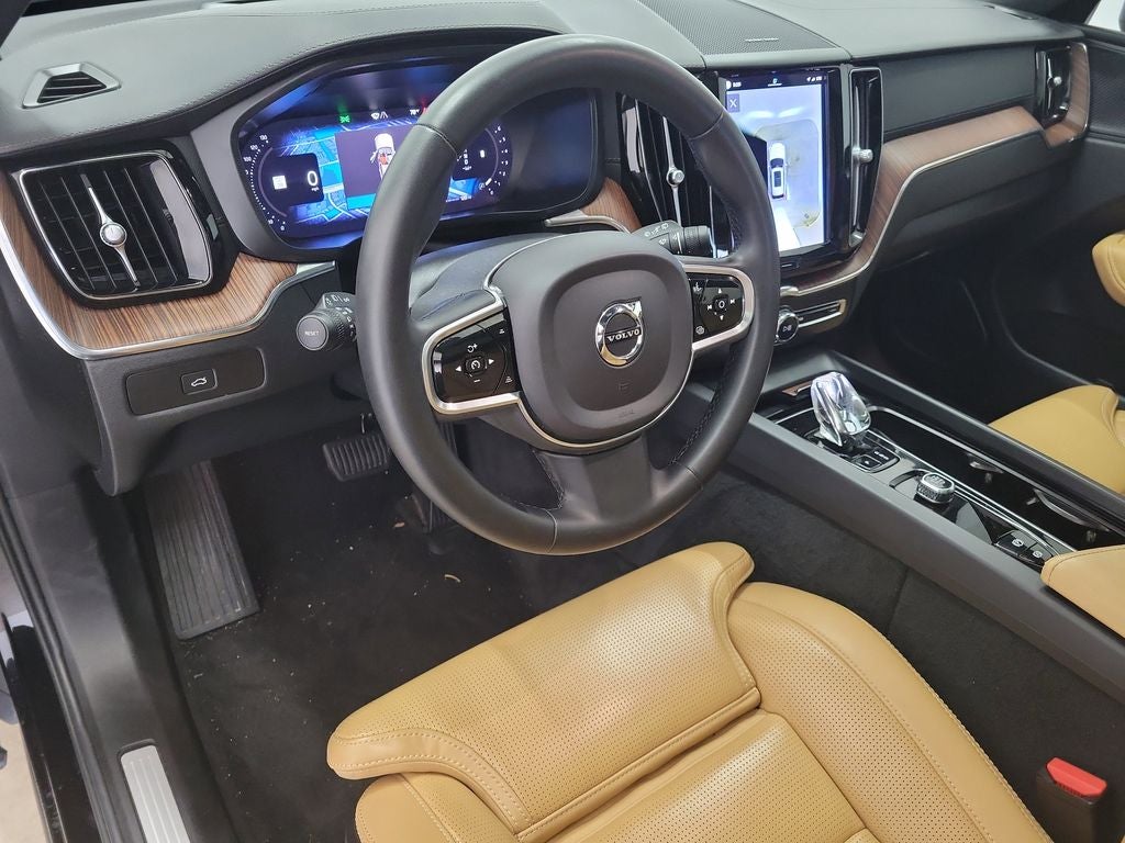 2023 Volvo XC60 B5 Ultimate Bright Theme