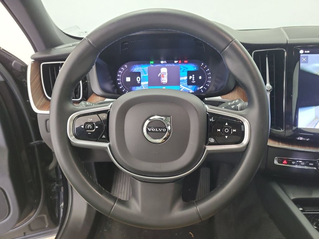 2023 Volvo XC60 B5 Ultimate Bright Theme