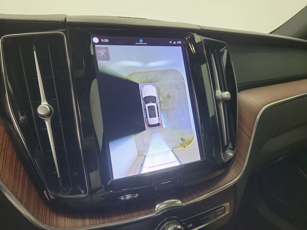 2023 Volvo XC60 B5 Ultimate Bright Theme