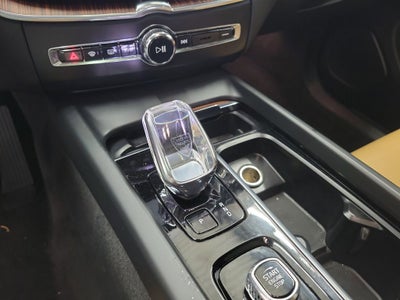 2023 Volvo XC60 B5 Ultimate Bright Theme