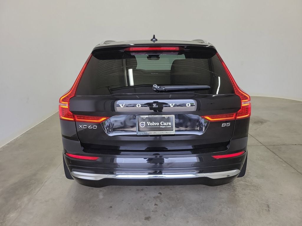 2023 Volvo XC60 B5 Ultimate Bright Theme