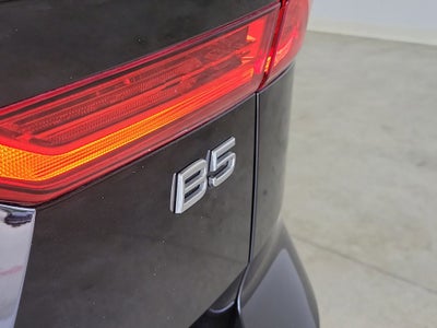 2023 Volvo XC60 B5 Ultimate Bright Theme