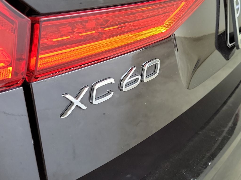 2023 Volvo XC60 B5 Ultimate Bright Theme