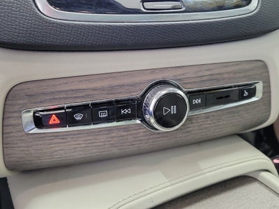 2024 Volvo XC90 B5 Plus