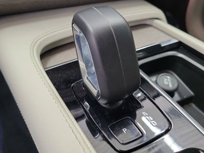 2024 Volvo XC90 B5 Plus