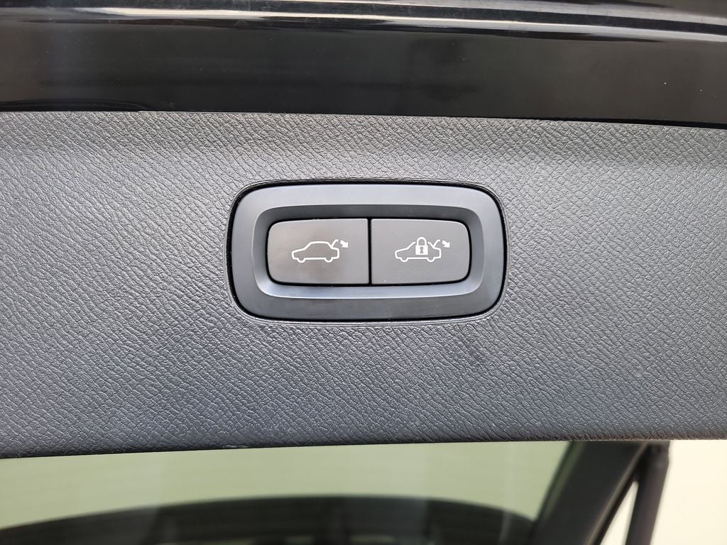 2023 Volvo XC90 B5 Core