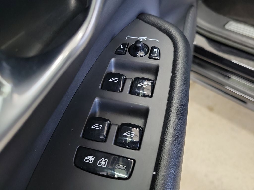 2023 Volvo XC90 B5 Core