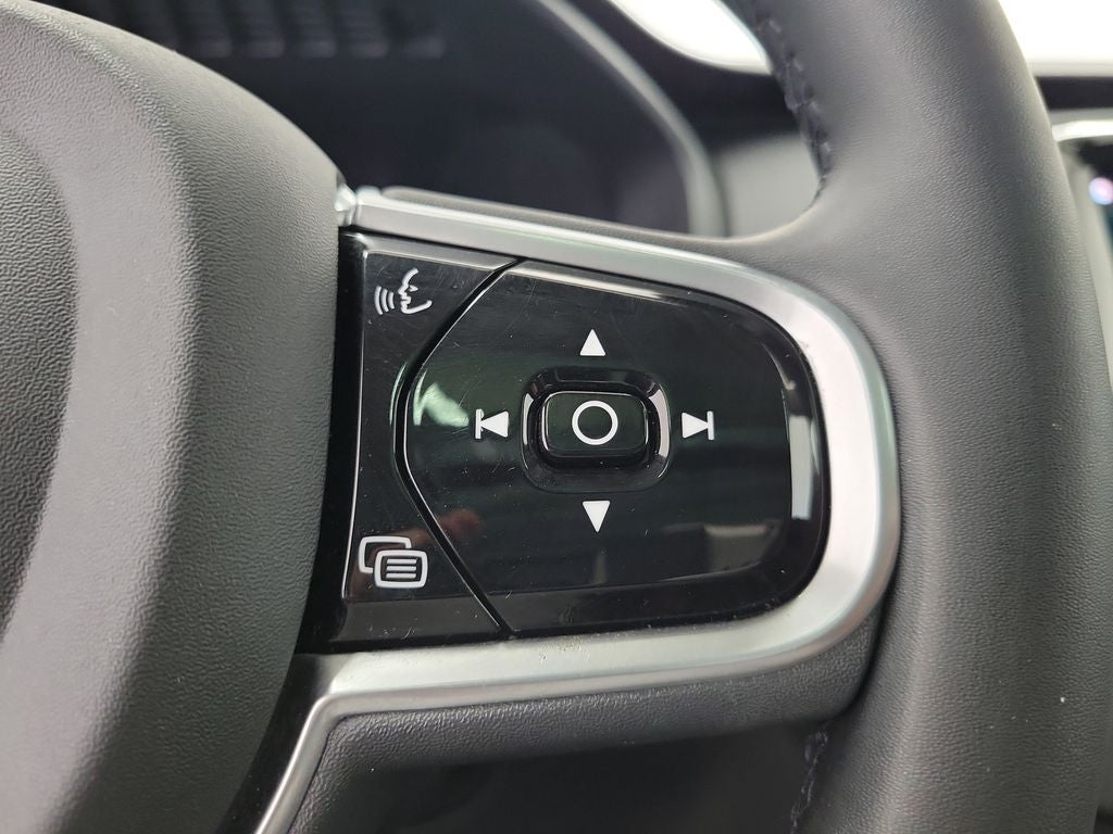 2023 Volvo XC90 B5 Core