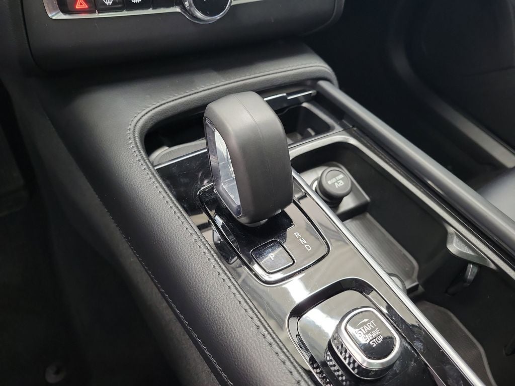 2023 Volvo XC90 B5 Core