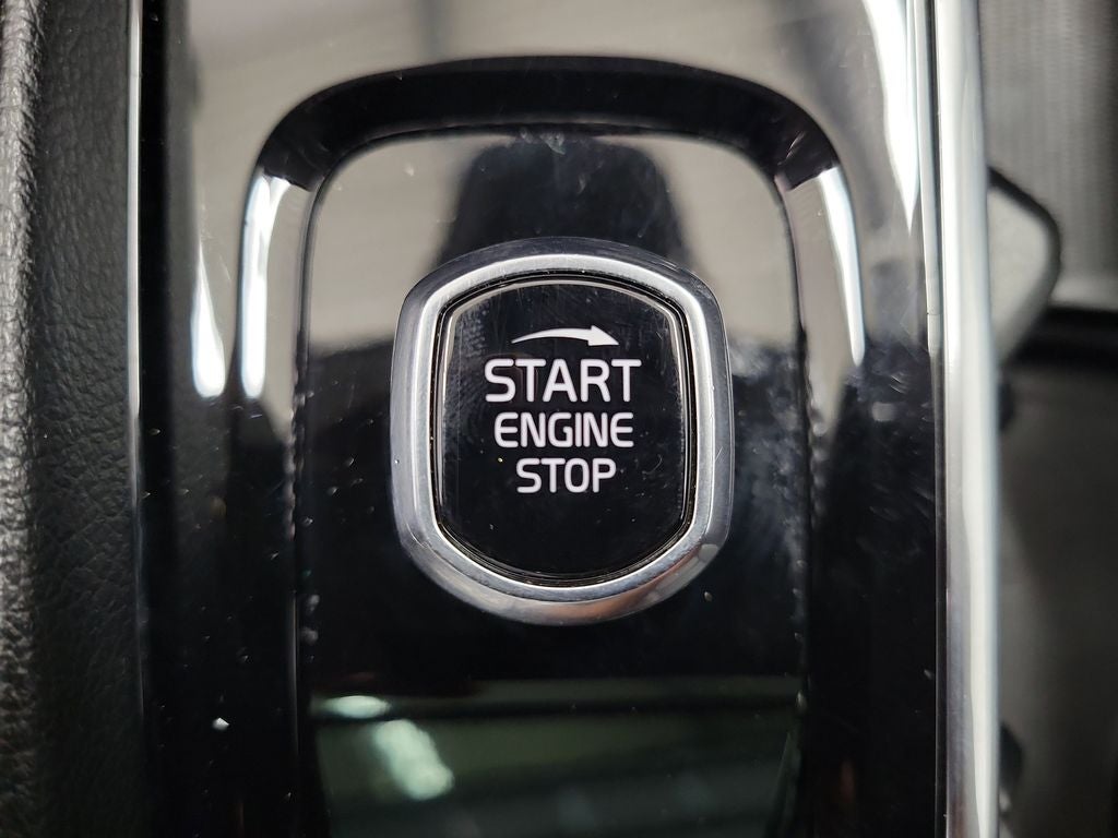 2023 Volvo XC90 B5 Core