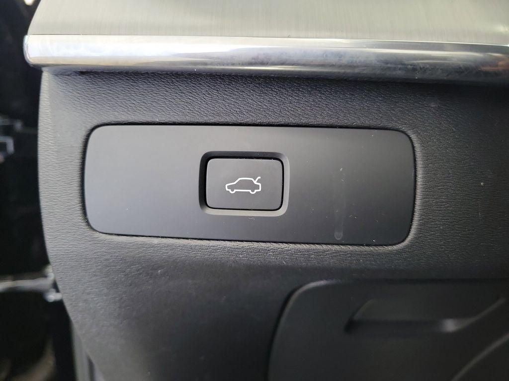 2023 Volvo XC90 B5 Core