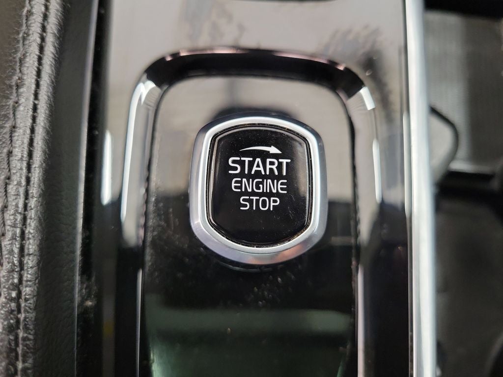 2023 Volvo XC90 B5 Core