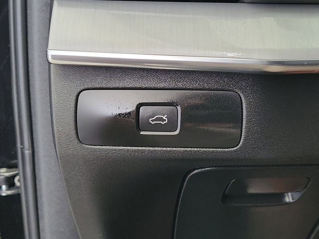 2023 Volvo XC90 B5 Core