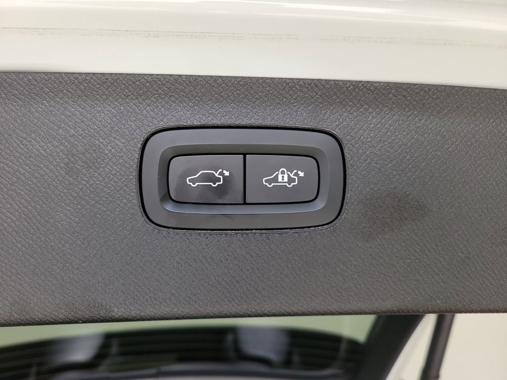 2023 Volvo XC90 B5 Core