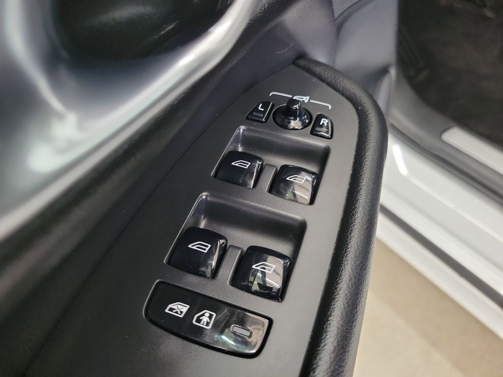 2023 Volvo XC90 B5 Core