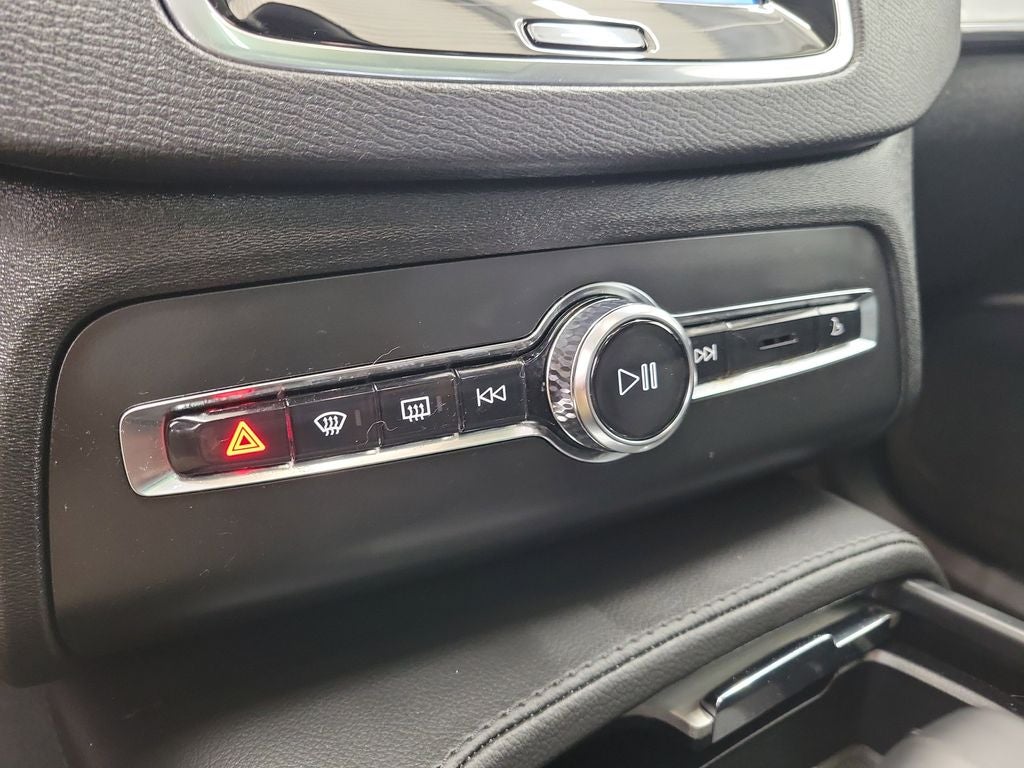 2023 Volvo XC90 B5 Core