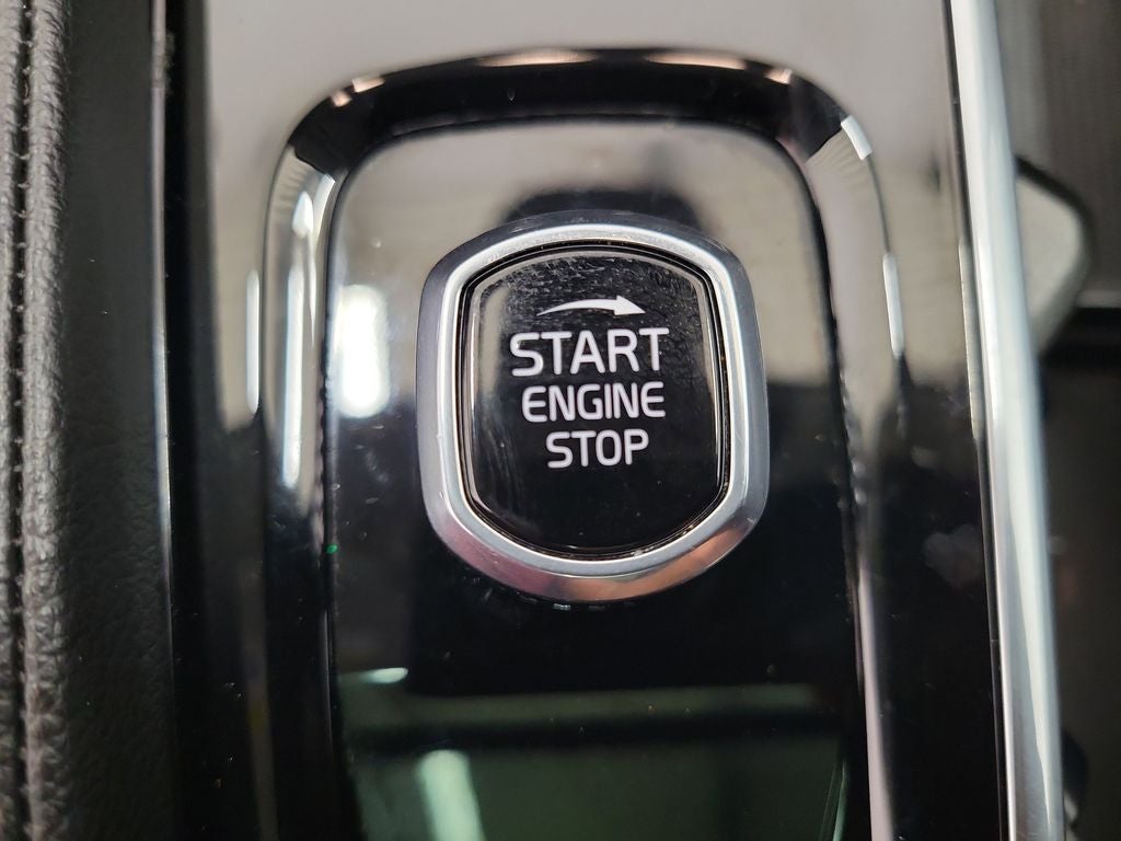 2023 Volvo XC90 B5 Core