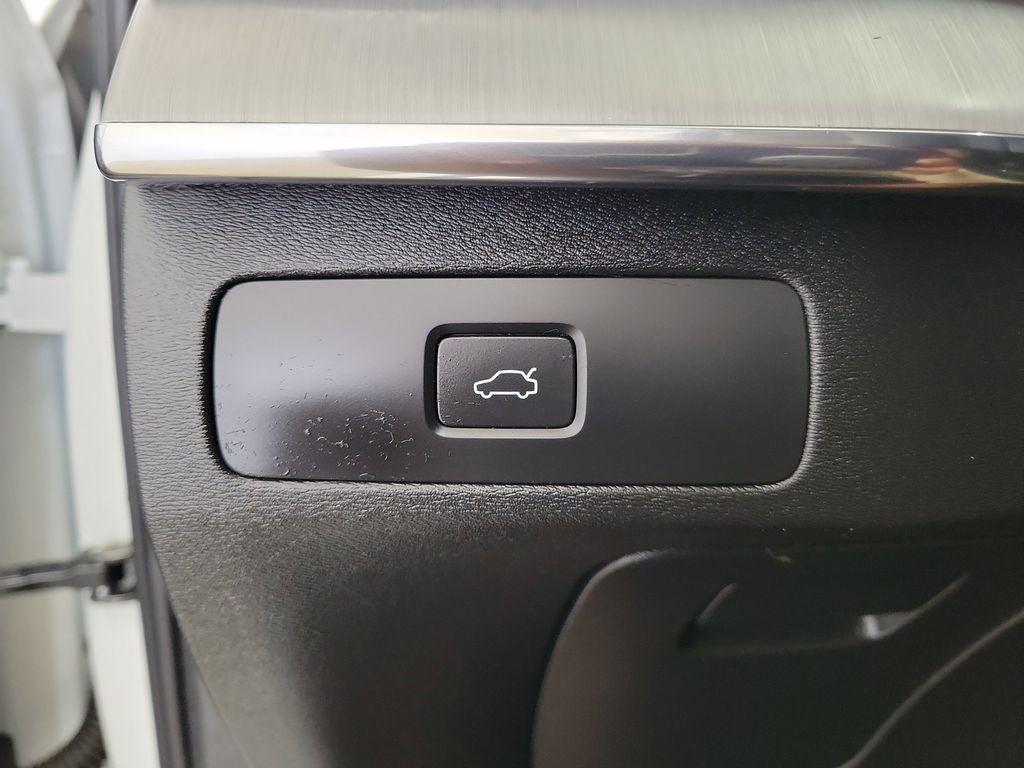 2023 Volvo XC90 B5 Core