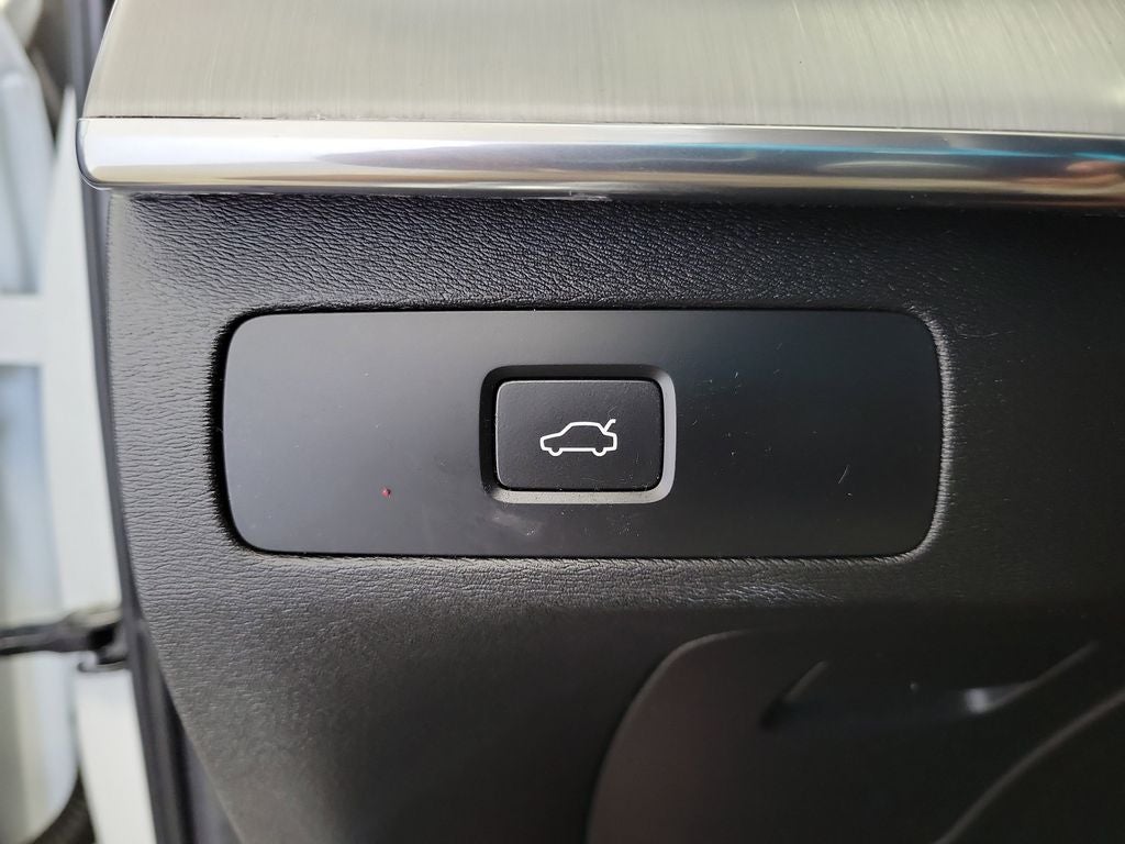 2023 Volvo XC90 B5 Core