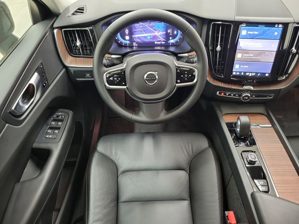 2024 Volvo XC60 B5 Plus Dark Theme