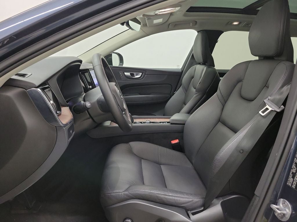 2024 Volvo XC60 B5 Plus Dark Theme