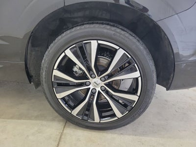 2023 Volvo XC60 B5 Plus Dark Theme