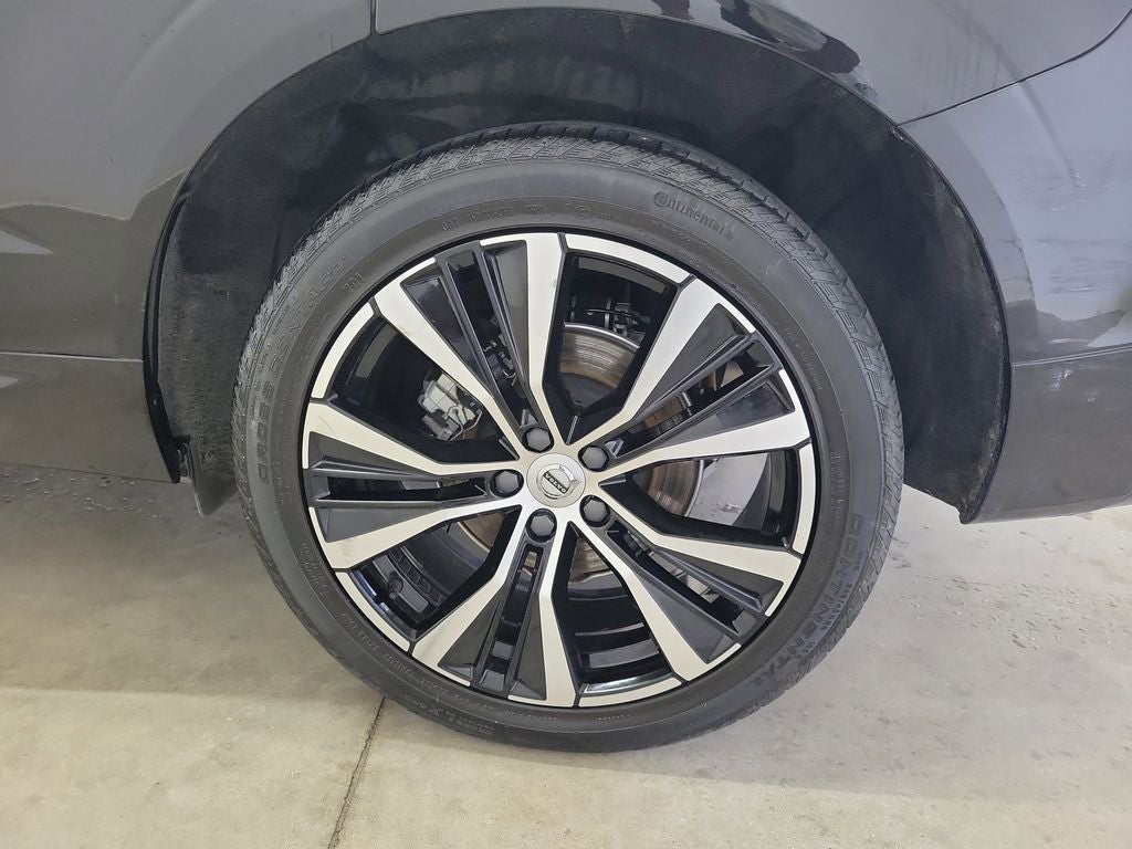2023 Volvo XC60 B5 Plus Dark Theme