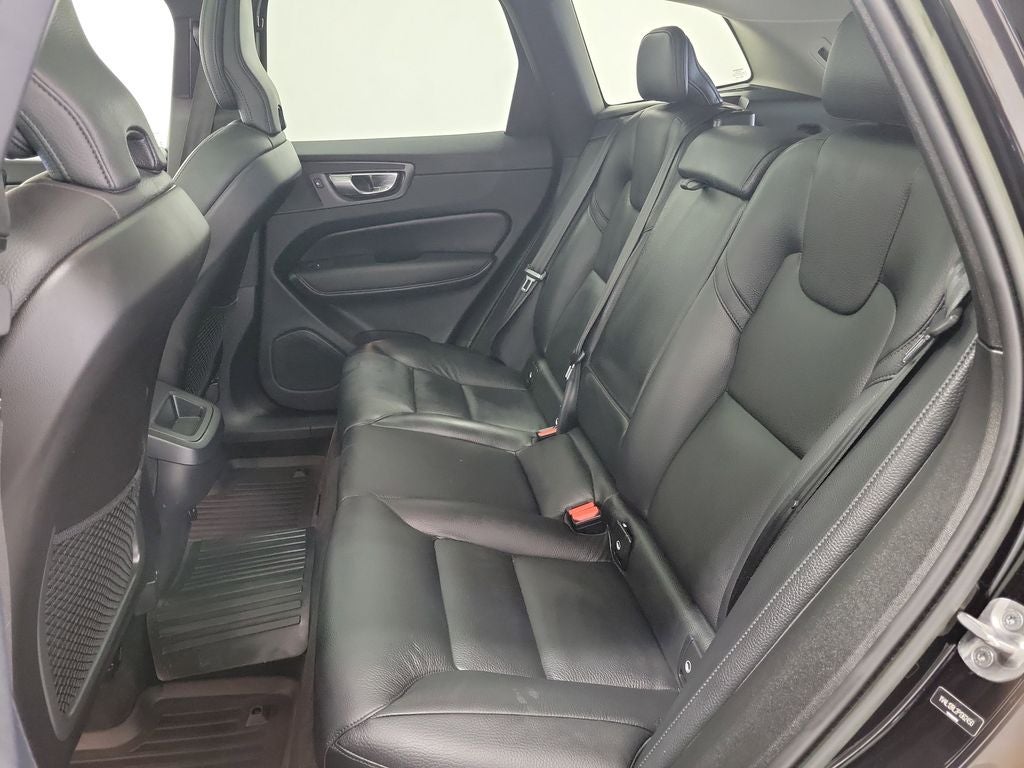 2023 Volvo XC60 B5 Plus Dark Theme