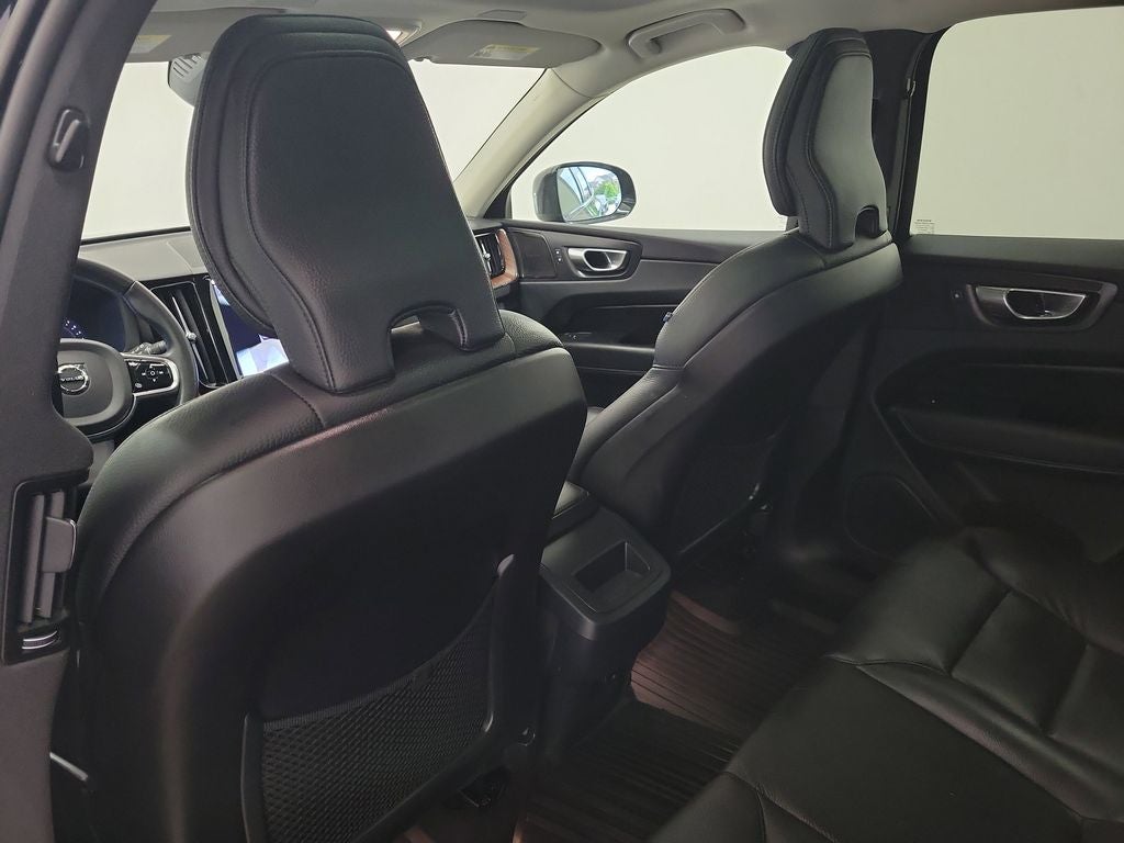 2023 Volvo XC60 B5 Plus Dark Theme