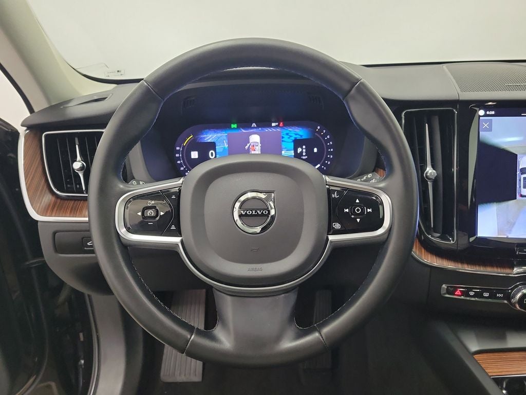 2023 Volvo XC60 B5 Plus Dark Theme
