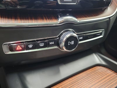 2023 Volvo XC60 B5 Plus Dark Theme