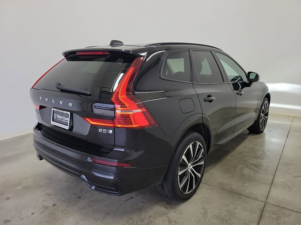 2023 Volvo XC60 B5 Plus Dark Theme