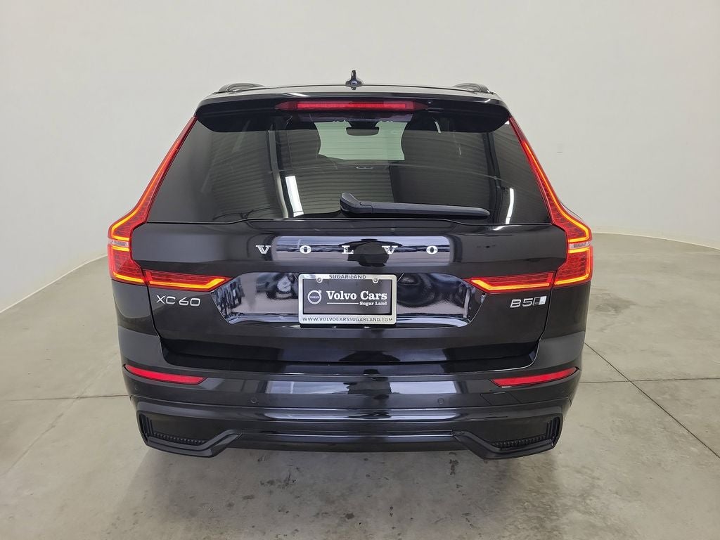 2023 Volvo XC60 B5 Plus Dark Theme